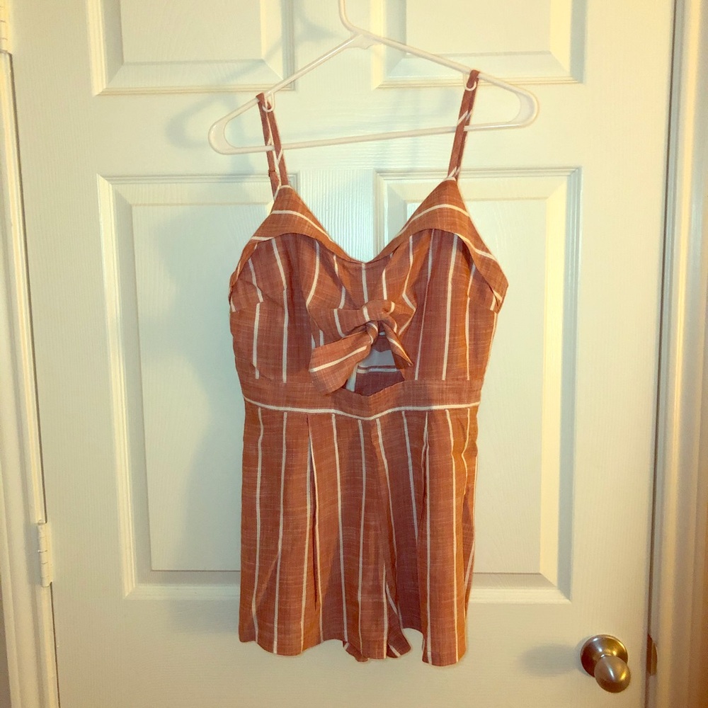 Cute Romper never worn